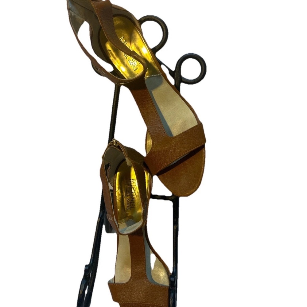 Michael Kors Brown Leather T-Strap Heels Size 8 Perfect Condition